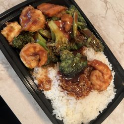 Yung's Carry Out - Shrimp & broccoli