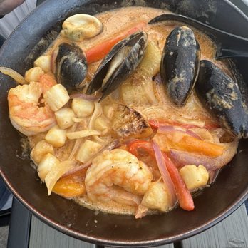 Bridge Street Tap Room - Seafood Thai Curry Ramen - Pizza Near Me - Charlevoix, Michigan