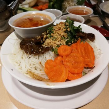 Hoai Huong - Lemongrass grilled beef with pickled carrots 4/5! - Vietnamese Near Me - Montreal, Quebec