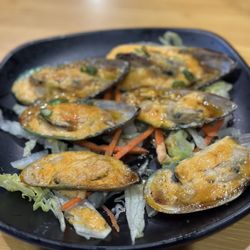Omokase Sushi - Baked mussels