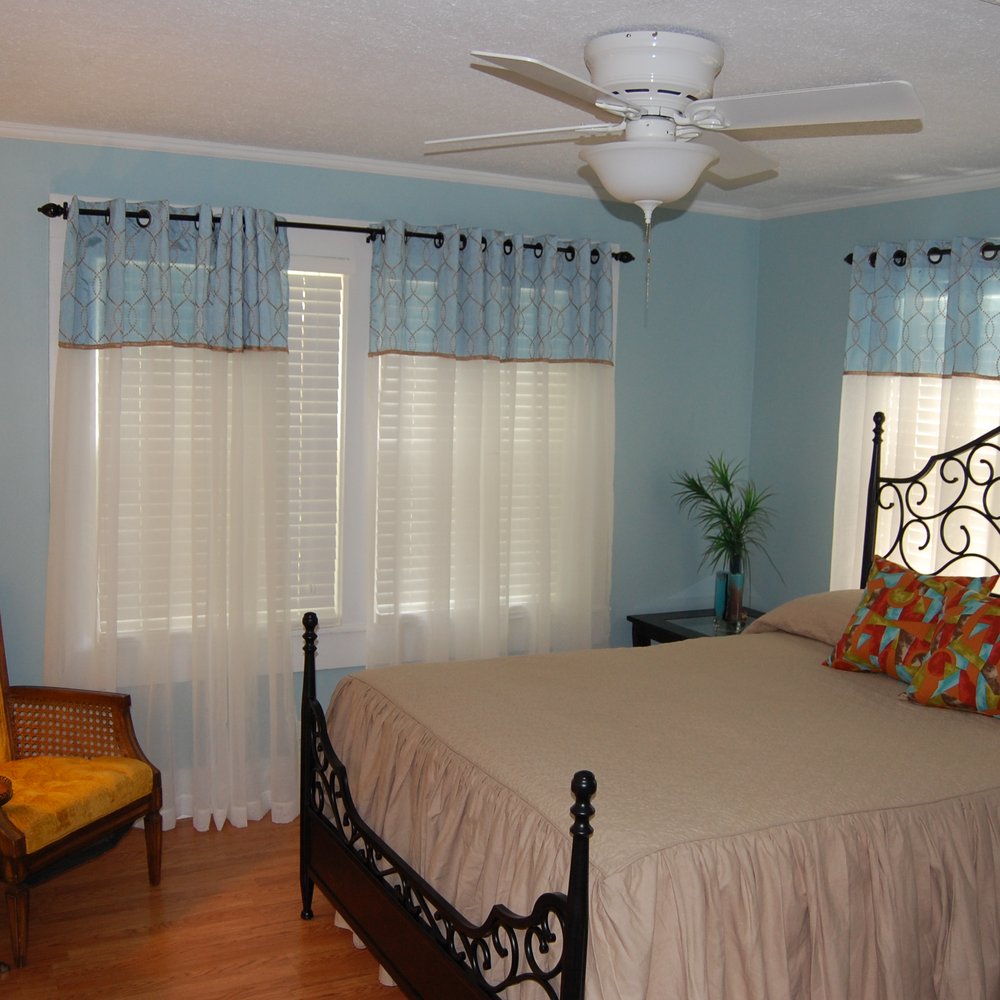 Three Goats Cottage - Bedroom #1 w/Queen bed - Hotels & Travel Near Me - Aberdeen, Mississippi Three Goats Cottage - Bedroom #1 w/Queen bed - Hotels & Travel Near Me - Aberdeen, Mississippi