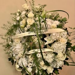 Robin Hill Florist & Flower Delivery - Floral sympathy wreath