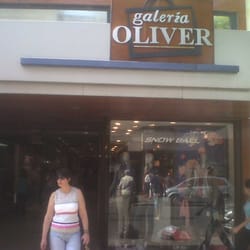 Galería Oliver - Se destacan los locales de ropa.
