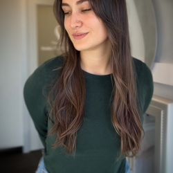 Nature & Bloom - Beauty Studio - Long layers and curtain bangs