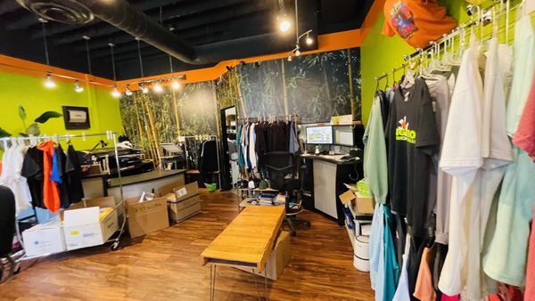 BIG FROG OF PDX - Updated December 2025 - 2168 W Burnside St