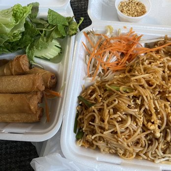 Pad Thai - Spring Rolls and Chicken Pad Thai - Thai Near Me - Honolulu, Hawaii Pad Thai - Spring Rolls and Chicken Pad Thai - Thai Near Me - Honolulu, Hawaii