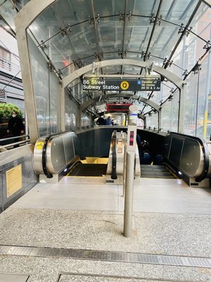 86 St by null