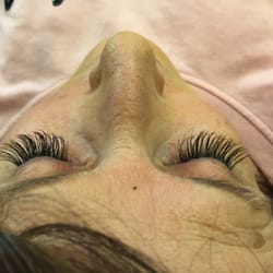 The UD Rose Beauty Bar - Full set Mink Classic eyelash extensions
