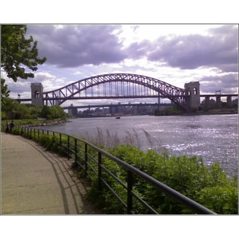 Astoria Park - Hellgate Bridge from The Shore - Parks Near Me - Astoria, New York