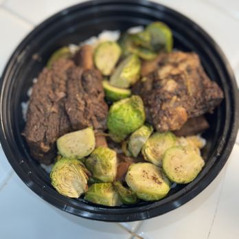 80/20 Fitness - Braised Short Beef Ribs with Brussels Sprouts - Food Delivery Services Near Me - Costa Mesa, California 80/20 Fitness - Braised Short Beef Ribs with Brussels Sprouts - Food Delivery Services Near Me - Costa Mesa, California