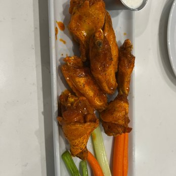 Twohey’s Restaurant - Hot wings crispy with buffalo sauce - New American Near Me - South Pasadena, California Twohey’s Restaurant - Hot wings crispy with buffalo sauce - New American Near Me - South Pasadena, California