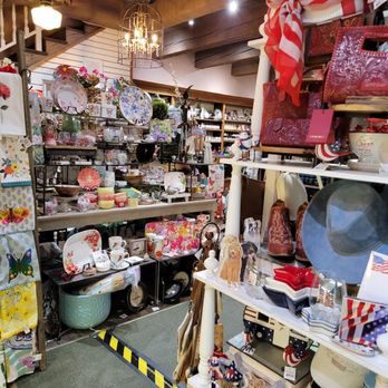 Harris Ranch Country Store - Plentiful merch. - Bakeries Near Me - Coalinga, California Harris Ranch Country Store - Plentiful merch. - Bakeries Near Me - Coalinga, California