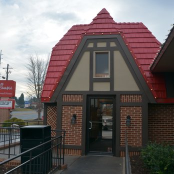Chick-fil-A - Entrance - Fast Food Near Me - Woodstock, Georgia