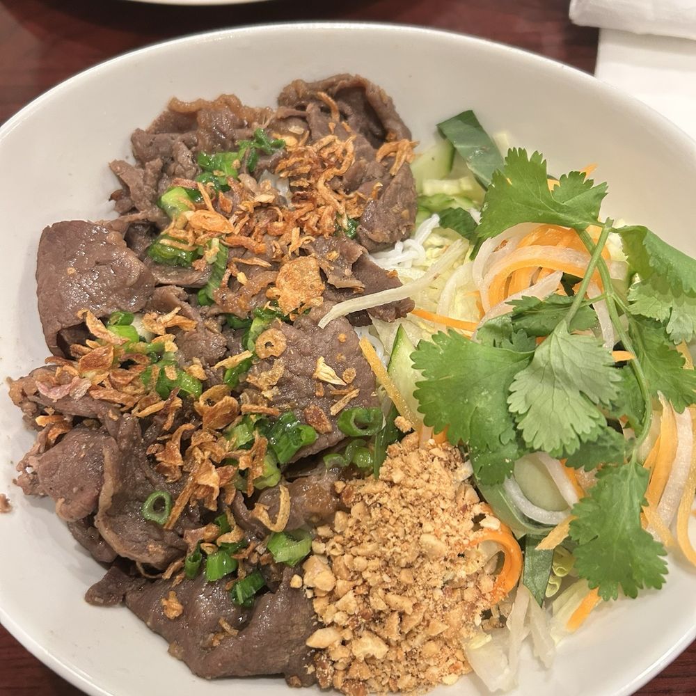 K1. Grilled Beef Lemongrass Vermicelli Bowl
