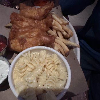 Culinary Dropout - Kids fish & chips with Macaroni & Cheese - New American Near Me - Scottsdale, Arizona