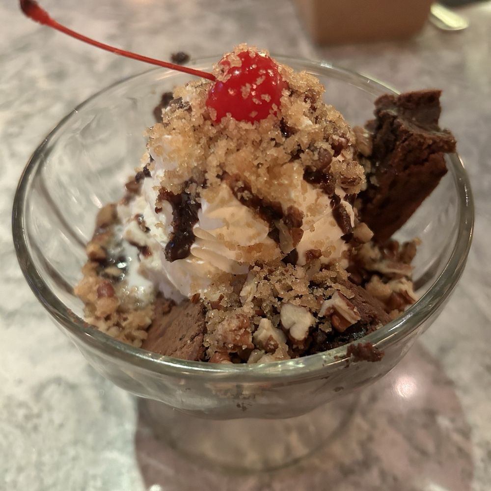 Cap City Fine Diner and Bar - Brown sundae - Diners Near Me - Dublin, Ohio