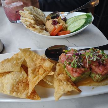 Silver Social - Cocktail, hummus plate and tuna tartare with wonton chips. - New American Near Me - Washington, DC, District of Columbia