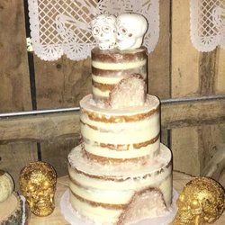 The Cottages on Mill Creek - The beautiful naked wedding cake