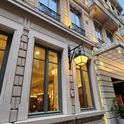 Globe et Cécil Hôtel - Outside