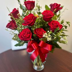 Marivel's Florist & Gifts - Red Roses