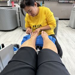 T Nails - Samantha at work