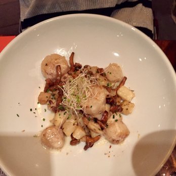Le Sens Unique - Scallops with potatos, mushrooms and other veggies - French Near Me - Paris, 75 Le Sens Unique - Scallops with potatos, mushrooms and other veggies - French Near Me - Paris, 75