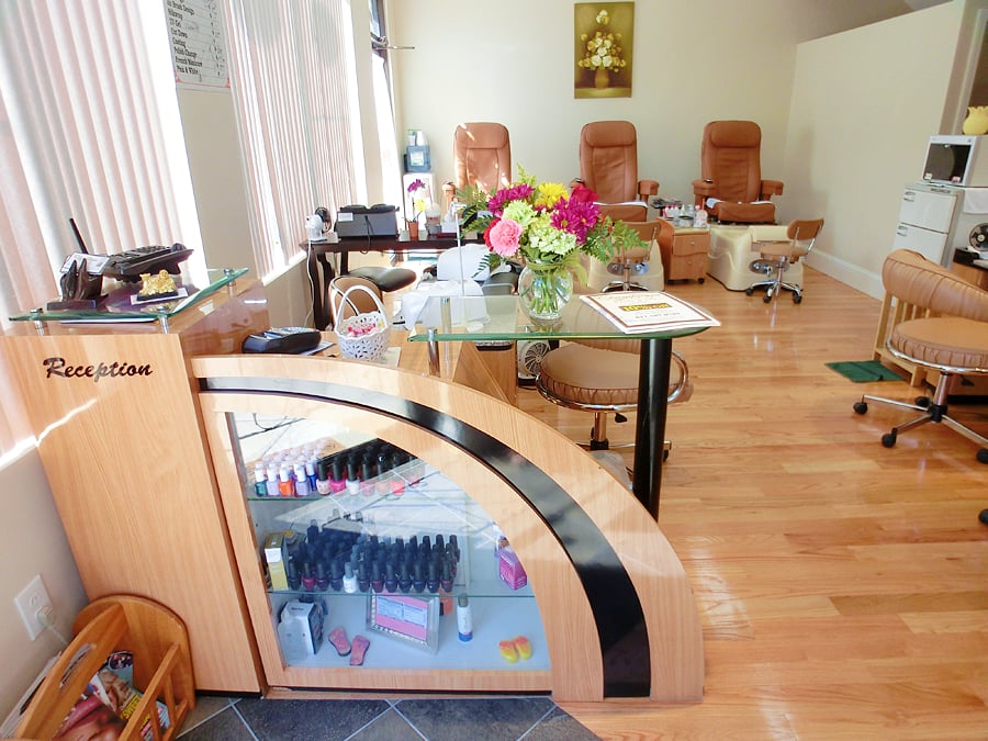 CHAMPAGNE NAILS & SPA Updated October 2024 43 Photos & 41 Reviews 243 Main St, Everett