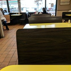 Pete 'n Paul Pockets - Ugly booths inside