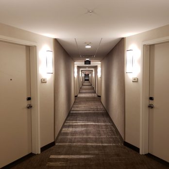 SpringHill Suites by Marriott Kansas City Plaza - Hallway - Hotels Near Me - Kansas City, Missouri