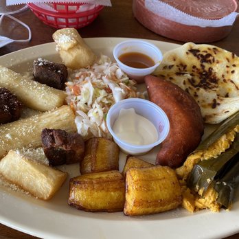 Mi Canton Latino Restaurante - Plato típico - Salvadoran Near Me - Arlington, Texas Mi Canton Latino Restaurante - Plato típico - Salvadoran Near Me - Arlington, Texas
