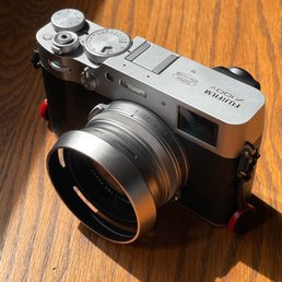 Fujifilm X100V