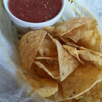 Mi Casita - Generic nachos and watery salsa. - Salvadoran Near Me - Windsor, Ontario