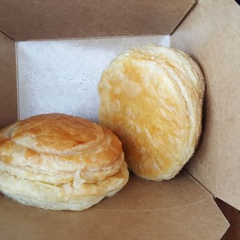 El Nuevo Mundo - Pastelitos De Carne (03/02/19). #CityOfBell #CubanFood #CheapEats #FoodPic #FoodPorn - Cuban Near Me - Bell, California