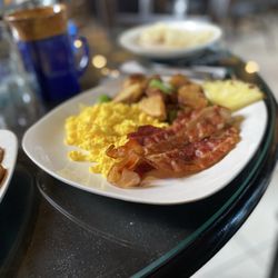 Lisa's Cafe - Scrambled eggs and home fries