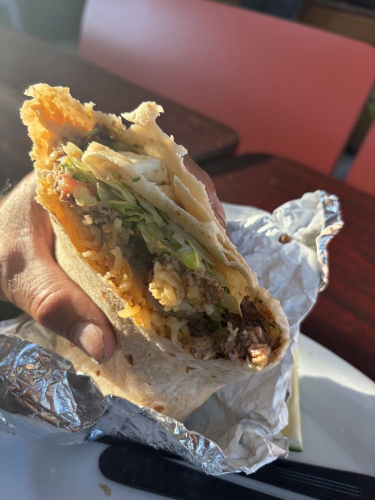 Tacos El Rey Taqueria Logo