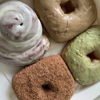 Peaceful Provisions - Cinnamon bun, Arnold Palmer, cinnamon sugar and pistachio - Vegan Near Me - Beacon, New York