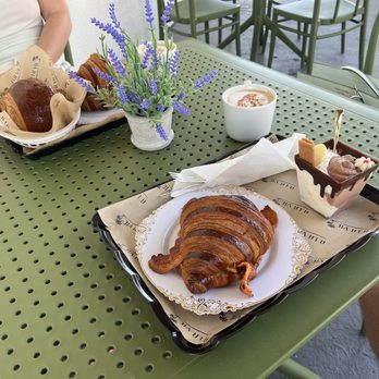 A La Vie - Breakfast croissants, fondue, and lattes - French Near Me - Cocoa Beach, Florida