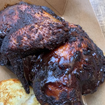 Regal Eagle Smokehouse: Craft Drafts & Barbecue - Smoked chicken with garlic toast - Barbeque Near Me - Lake Buena Vista, Florida