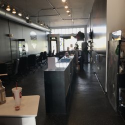 Lucky's Vape Lounge - Lots of space for you laptop!