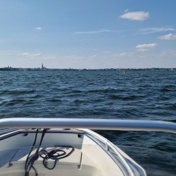 Bootscharter - Ausblick auf Schwerin - Boat Charters Near Me - Schwerin, MV
