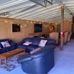 Bee Ma Rosa Vineyard & Winery - Wine lounge with TV out back