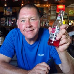 Friendly Inn - Having a cold drink waiting on the best chicken wings around
