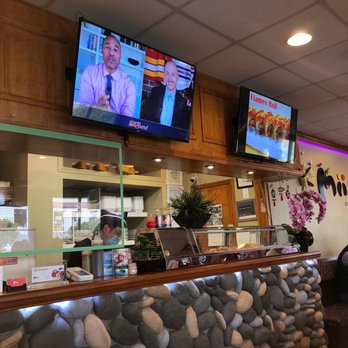 Mii Sushi & BBQ - Dropped in for dinner! Going to have my usual Assorted Sashimi (10 pce ), seaweed salad, green tee, seafood sunomomo and rice. - Sushi Bars Near Me - Canmore, Alberta