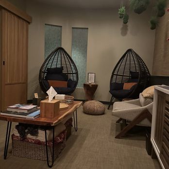 Jalan Facial Spa - Waiting area after being brought downstairs as you begin the process. - Day Spas Near Me - Denver, Colorado Jalan Facial Spa - Waiting area after being brought downstairs as you begin the process. - Day Spas Near Me - Denver, Colorado