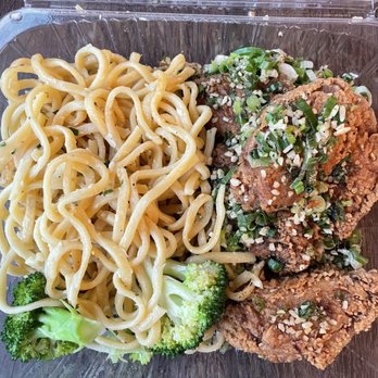 Chic n' Time - Peppercorn Chicken Wings with Garlic Noodles - Noodles Near Me - San Francisco, California Chic n' Time - Peppercorn Chicken Wings with Garlic Noodles - Noodles Near Me - San Francisco, California