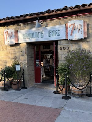 Arnoldi's Cafe by null