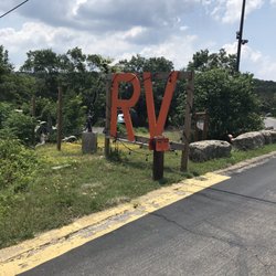 Idyll Glen RV Park - Front entrance to the left