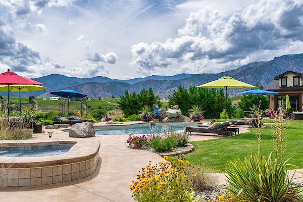 Lakes Edge Tuscan Lodge