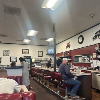 Mil’s Diner - Diners Near Me - Milpitas, California