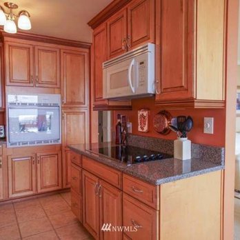 Tera Painting - Before picture of entire kitchen - Painters Near Me - Seattle, Washington Tera Painting - Before picture of entire kitchen - Painters Near Me - Seattle, Washington